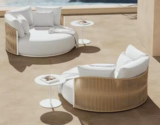 Guter Preis ROPE Wicker Außen Sonnenbett mit wasserdichtem Kissen Modernes PE Rattan Sonnenbett Hotel Poolside Beach Resort Gewerbliches Tagebett Online