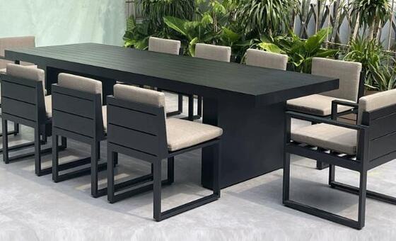Guter Preis Außentisch und 8 Stück Stuhl aus wetterbeständigem, UV-beständigem Polyohle und Aluminiumrahmen für Gärten, Innenhöfe und Villen Online